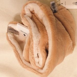 🏝Calvin Klein infinity scarf